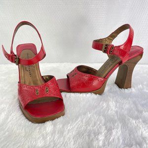 CHINESE LAUNDRY red leather platform heel sandal in excellent condition SZ 6.5